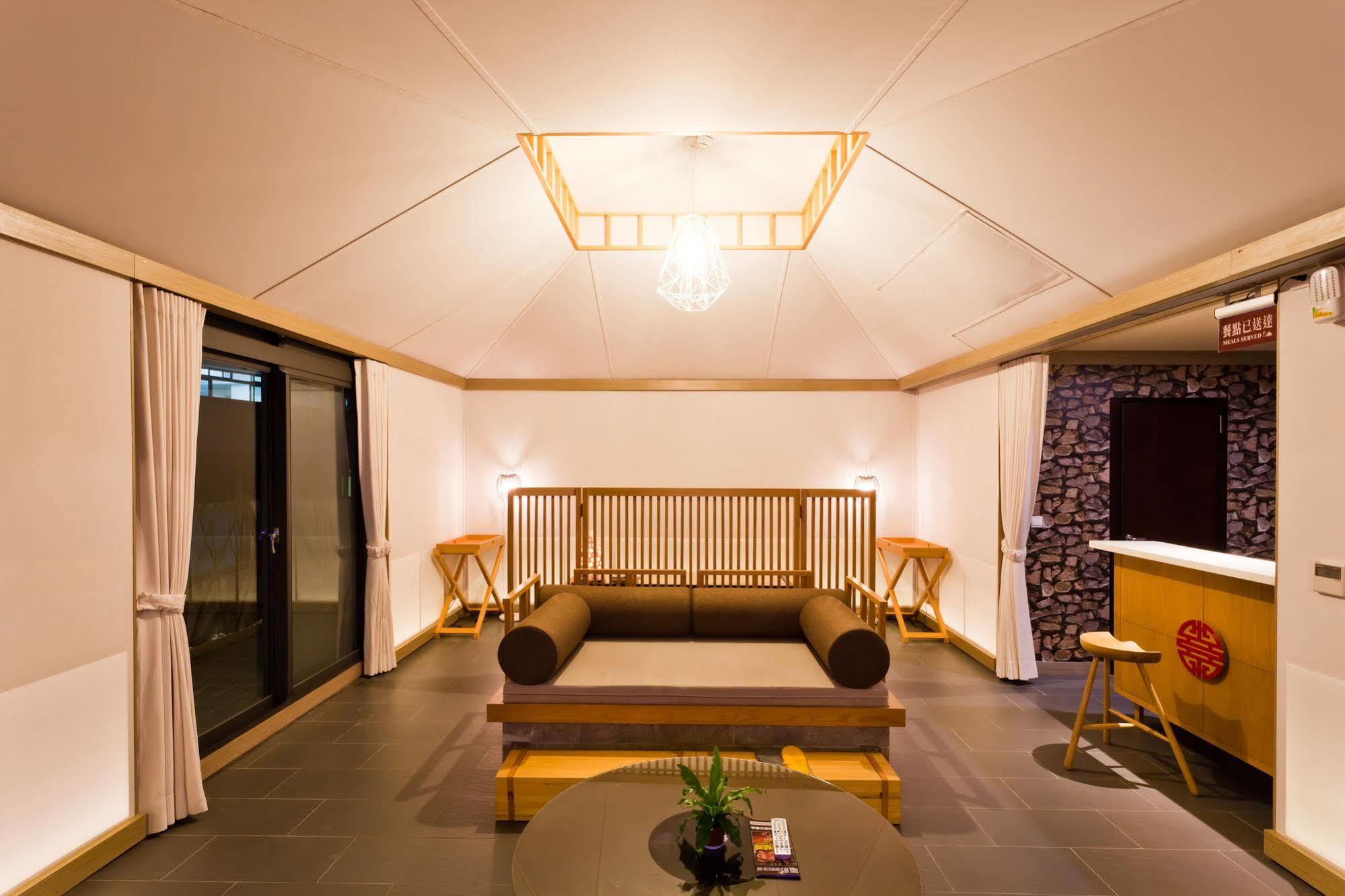 Tian Xia Ju Motel Yilan Eksteriør billede